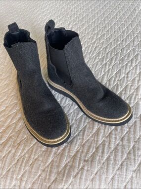 Universal Thread Women's Charcoal Grey Ankle Chelsea Boots with Cream Trim